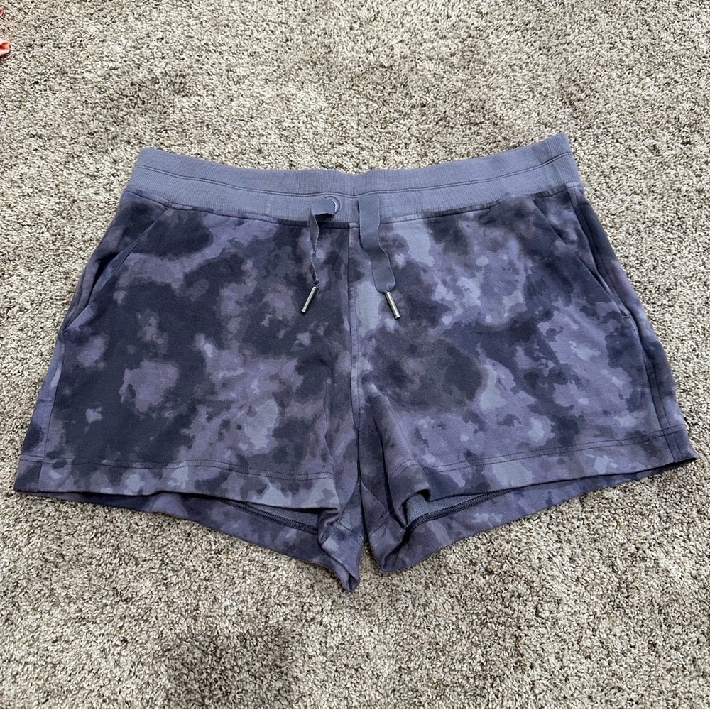 Athleta Balance Printed 4” Shortie Shorts Tie Dye